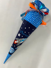 Laden Sie das Bild in den Galerie-Viewer, Schultüte Planeten Weltraum Rakete Stoff inkl. Papprohling 70cm oder 85 cm ST189 & ST190
