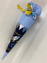 Laden Sie das Bild in den Galerie-Viewer, Schultüte Rakete Erde Astronaut aus Stoff mit tollen Sternen inkl. Papprohling 70 cm oder 85 cm ST075 & ST076