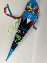 Laden Sie das Bild in den Galerie-Viewer, Schultüte drei Fragezeichen aus Stoff inkl. Papprohling 70 cm oder 85 cm ST119 & ST120