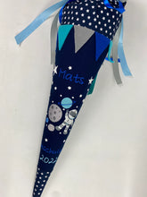 Laden Sie das Bild in den Galerie-Viewer, Schultüte Weltraum/ Astronaut aus Stoff inkl. Papprohling 70 cm oder 85 cm ST039 & ST040