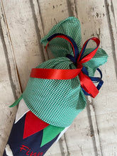 Laden Sie das Bild in den Galerie-Viewer, Schultüte Traktor aus Stoff inkl. Papprohling 70 cm oder 85 cm ST173 & ST174