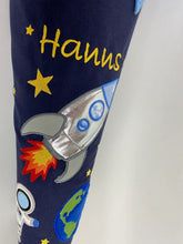 Laden Sie das Bild in den Galerie-Viewer, Schultüte Rakete/ Erde/ Astronaut mit tollen Sternen inkl. Papprohling 70 cm oder 85 cm ST027 & ST028