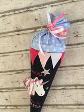 Laden Sie das Bild in den Galerie-Viewer, Schultüte Einhorn aus Stoff mit Glitzer inkl. Papprohling 70 cm oder 85 cm ST035 & ST036