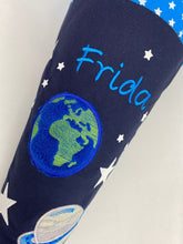 Laden Sie das Bild in den Galerie-Viewer, Schultüte Weltraum und Planeten aus Stoff inkl. Papprohling 70 cm oder 85 cm ST061 & ST062