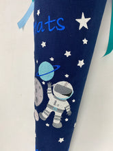 Laden Sie das Bild in den Galerie-Viewer, Schultüte Weltraum/ Astronaut aus Stoff inkl. Papprohling 70 cm oder 85 cm ST039 & ST040