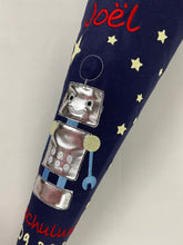 Laden Sie das Bild in den Galerie-Viewer, Schultüte Roboter aus Stoff inkl. Papprohling 70 cm oder 85 cm ST187 & ST188