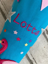 Laden Sie das Bild in den Galerie-Viewer, Schultüte Flamingo aus Glitzer Stoff inkl. Papprohling 70 cm oder 85 cm ST211 & ST212