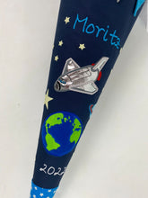 Laden Sie das Bild in den Galerie-Viewer, Schultüte Weltraum Spaceshuttle Stoff inkl. Papprohling 70 cm oder 85 cm ST107 & ST108