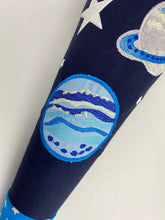 Laden Sie das Bild in den Galerie-Viewer, Schultüte Weltraum und Planeten aus Stoff inkl. Papprohling 70 cm oder 85 cm ST061 & ST062