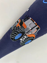 Laden Sie das Bild in den Galerie-Viewer, Schultüte Traktor aus Stoff inkl. Papprohling 70 cm oder 85 cm ST251 & ST252