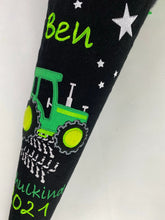 Laden Sie das Bild in den Galerie-Viewer, Schultüte Traktor aus Stoff inkl. Papprohling 70 cm oder 85 cm ST177 & ST178