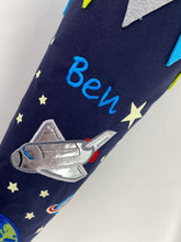 Laden Sie das Bild in den Galerie-Viewer, Schultüte Rakete Weltraum aus Stoff inkl. Papprohling 70 cm oder 85 cm ST239 & ST240