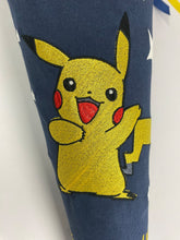 Laden Sie das Bild in den Galerie-Viewer, Schultüte Pikachu aus Stoff inkl. Papprohling 70 cm oder 85 cm ST003 & ST004