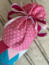 Laden Sie das Bild in den Galerie-Viewer, Schultüte Flamingo aus Glitzer Stoff inkl. Papprohling 70 cm oder 85 cm ST211 & ST212
