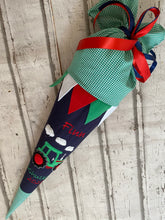 Laden Sie das Bild in den Galerie-Viewer, Schultüte Traktor aus Stoff inkl. Papprohling 70 cm oder 85 cm ST173 & ST174