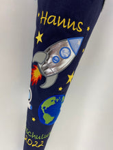 Laden Sie das Bild in den Galerie-Viewer, Schultüte Rakete Erde Astronaut aus Stoff mit tollen Sternen inkl. Papprohling 70 cm oder 85 cm ST075 & ST076