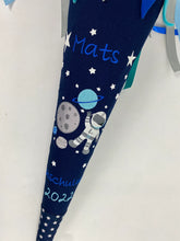 Laden Sie das Bild in den Galerie-Viewer, Schultüte Weltraum/ Astronaut aus Stoff inkl. Papprohling 70 cm oder 85 cm ST039 & ST040