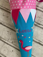 Laden Sie das Bild in den Galerie-Viewer, Schultüte Flamingo aus Glitzer Stoff inkl. Papprohling 70 cm oder 85 cm ST211 & ST212