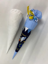 Laden Sie das Bild in den Galerie-Viewer, Schultüte Rakete/ Erde/ Astronaut mit tollen Sternen inkl. Papprohling 70 cm oder 85 cm ST027 & ST028