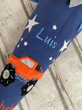 Laden Sie das Bild in den Galerie-Viewer, Schultüte Monstertruck Stoff inkl. Papprohling 70 cm oder 85 cm ST025 & ST026