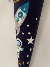 Laden Sie das Bild in den Galerie-Viewer, Schultüte Rakete Weltraum aus Stoff inkl. Papprohling 70 cm oder 85 cm ST049 & ST050