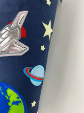 Laden Sie das Bild in den Galerie-Viewer, Schultüte Weltraum Spaceshuttle Stoff inkl. Papprohling 70 cm oder 85 cm ST107 & ST108