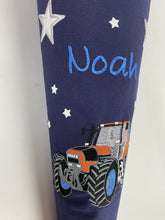 Laden Sie das Bild in den Galerie-Viewer, Schultüte Traktor aus Stoff inkl. Papprohling 70 cm oder 85 cm ST251 & ST252