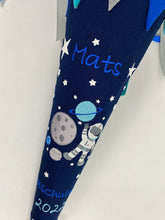 Laden Sie das Bild in den Galerie-Viewer, Schultüte Weltraum/ Astronaut aus Stoff inkl. Papprohling 70 cm oder 85 cm ST039 & ST040