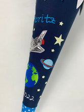 Laden Sie das Bild in den Galerie-Viewer, Schultüte Weltraum Spaceshuttle Stoff inkl. Papprohling 70 cm oder 85 cm ST051 & ST052
