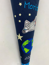 Laden Sie das Bild in den Galerie-Viewer, Schultüte Weltraum Spaceshuttle Stoff inkl. Papprohling 70 cm oder 85 cm ST107 & ST108