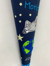 Laden Sie das Bild in den Galerie-Viewer, Schultüte Weltraum Spaceshuttle Stoff inkl. Papprohling 70 cm oder 85 cm ST051 & ST052