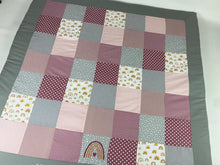 Laden Sie das Bild in den Galerie-Viewer, Babydecke/ Krabbeldecke *Patchwork Regenbogen * KRD3018