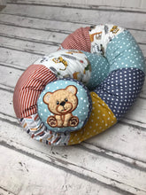 Laden Sie das Bild in den Galerie-Viewer, Bettschlange/Lagerungshilfe/Stillkissen in Pastell Farben *Patchwork* BS0001