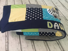 Laden Sie das Bild in den Galerie-Viewer, Babydecke/Krabbeldecke *Patchwork Waschbär* KRD3021