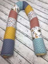 Laden Sie das Bild in den Galerie-Viewer, Bettschlange/Lagerungshilfe/Stillkissen in Pastell Farben *Patchwork* BS0001