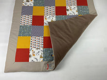 Laden Sie das Bild in den Galerie-Viewer, Babydecke/Krabbeldecke *Patchwork Giraffe * KRD3022