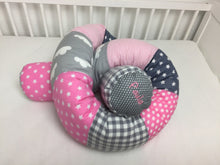 Laden Sie das Bild in den Galerie-Viewer, Bettschlange/Lagerungshilfe/Stillkissen rosa/Pink Traum *Patchwork* BS0027