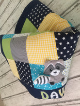 Laden Sie das Bild in den Galerie-Viewer, Babydecke/Krabbeldecke *Patchwork Waschbär* KRD3021