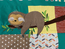 Laden Sie das Bild in den Galerie-Viewer, Babydecke/Krabbeldecke *Patchwork Faultier* KRD3007