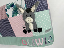 Laden Sie das Bild in den Galerie-Viewer, Babydecke/Krabbeldecke *Patchwork Eukalyptus/Esel* KRD3004