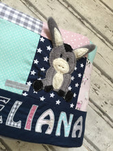 Laden Sie das Bild in den Galerie-Viewer, Babydecke/Krabbeldecke *Patchwork Esel* KRD3015
