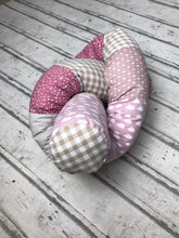 Laden Sie das Bild in den Galerie-Viewer, Bettschlange/Lagerungshilfe rosa/altrosa Patchwork* BS0025
