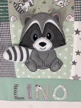Laden Sie das Bild in den Galerie-Viewer, Babydecke/Krabbeldecke *Patchwork Waschbär * KRD3001