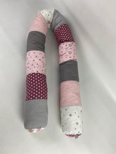 Laden Sie das Bild in den Galerie-Viewer, Bettschlange/Lagerungshilfe/Stillkissen pastell und altrosa Traum *Patchwork* BS0013