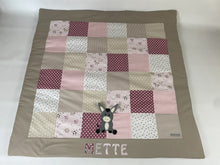 Laden Sie das Bild in den Galerie-Viewer, Babydecke/ Krabbeldecke *Patchwork Eselchen* KRD3020