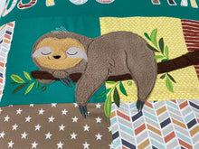 Laden Sie das Bild in den Galerie-Viewer, Babydecke/Krabbeldecke *Patchwork Faultier* KRD3007