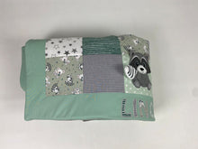 Laden Sie das Bild in den Galerie-Viewer, Babydecke/Krabbeldecke *Patchwork Waschbär * KRD3001
