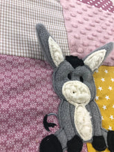 Laden Sie das Bild in den Galerie-Viewer, Babydecke/Krabbeldecke *Patchwork Esel oder Tier deiner Wahl * KRD3014