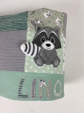 Laden Sie das Bild in den Galerie-Viewer, Babydecke/Krabbeldecke *Patchwork Waschbär * KRD3001