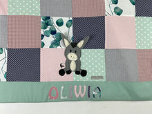 Laden Sie das Bild in den Galerie-Viewer, Babydecke/Krabbeldecke *Patchwork Eukalyptus/Esel* KRD3004